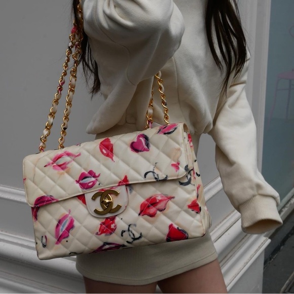 Chanel 'Lips & Kisses' Vintage Maxi XL Bag - Picture 2 of 13